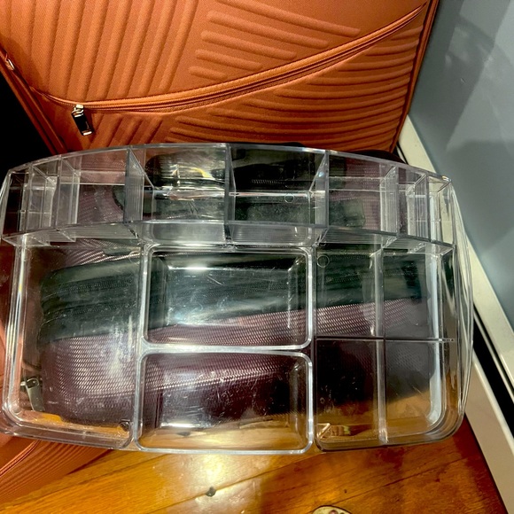 Makeup organizer - Picture 1 of 2